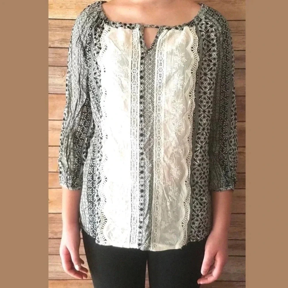 AVAILABLE Top Blouse Size Medium Floral - Picture 6 of 8